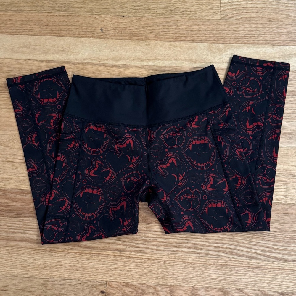CVG Small Capri Vampire Reversible Leggings w/ pockets